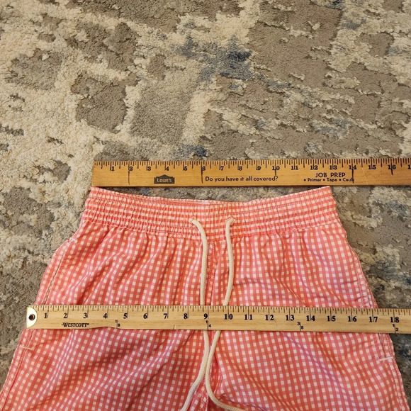 Solid & Striped classic coral Orange/White gingham swim trunks. Men's size small - Picture 13 of 15